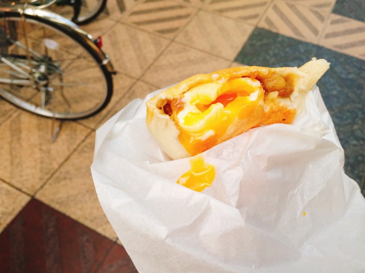 とろ～り半熟卵のカレーパン