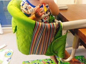 子供が座っているイングリッシーナ