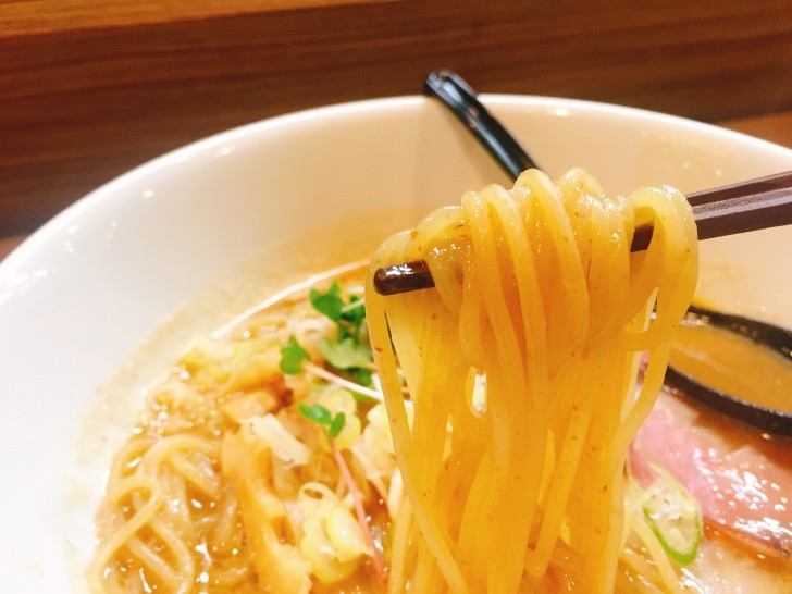 ヘビー中華SOBAの麺