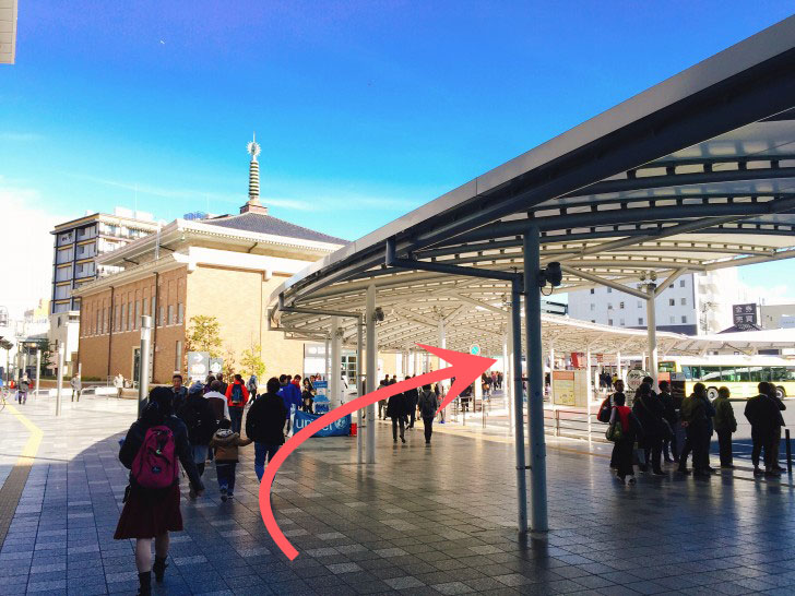 エスカレーターを降りたところ