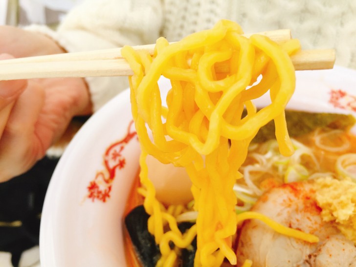 濃厚毛蟹味噌らーめん 麺