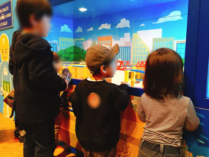 海底トンネルを走るプラレール