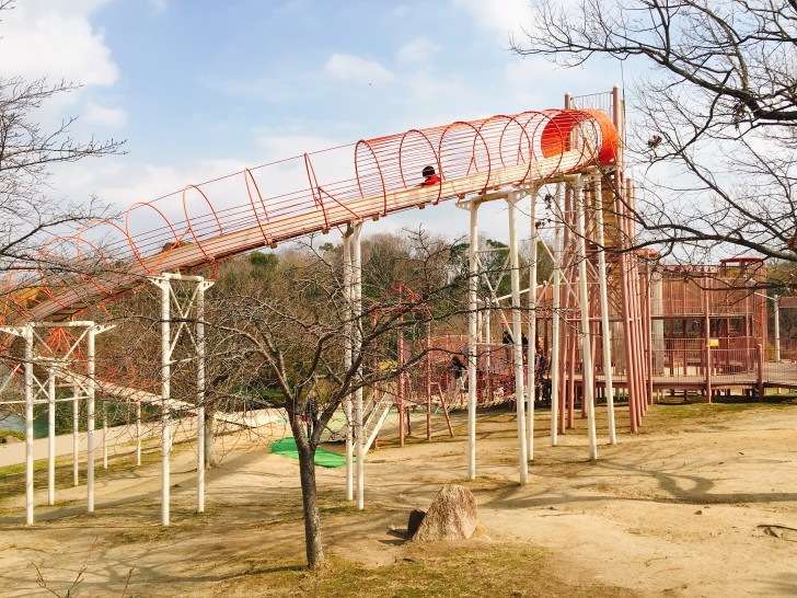 ローラーすべり台